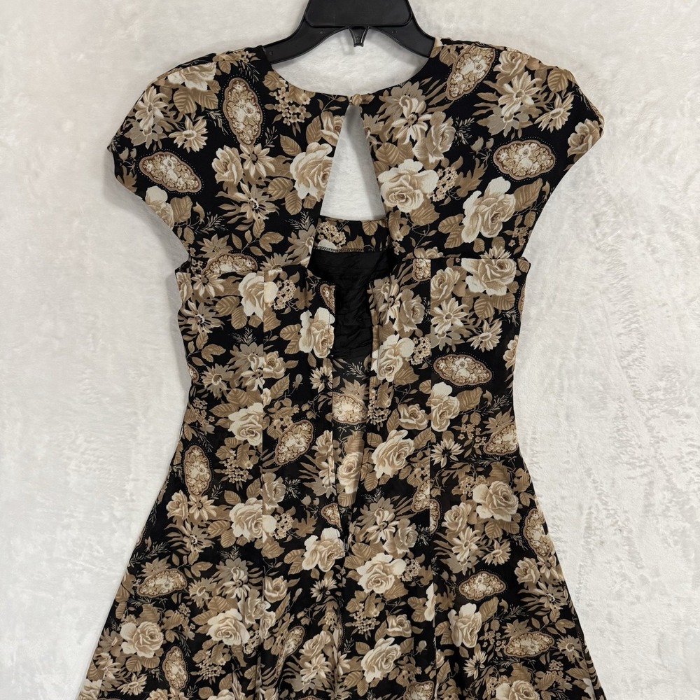 Karin Stevens Black and Cream Floral Maxi Dress - Picture 13 of 15